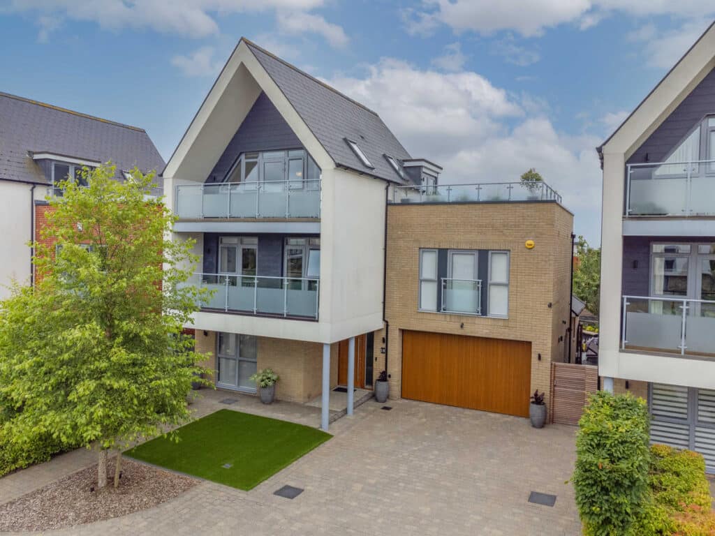 18 Robinson Gate, Chelmsford CM1 6AT