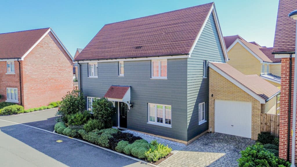 23 Grantham Drive, Chelmsford CM1 6DY